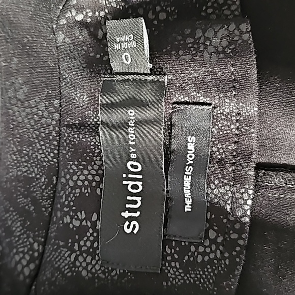 NWOT Torrid size 0 Studio Ponte Knit Snake Skin Moto Jacket - Picture 5 of 8